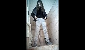 Девушки школьницы писают перед скрытой камерой
