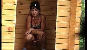 Писающие девушки - подглядывание в туалете