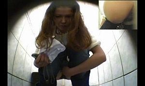 Spy2wc 31 - подглядели за писающими девушками в туалете